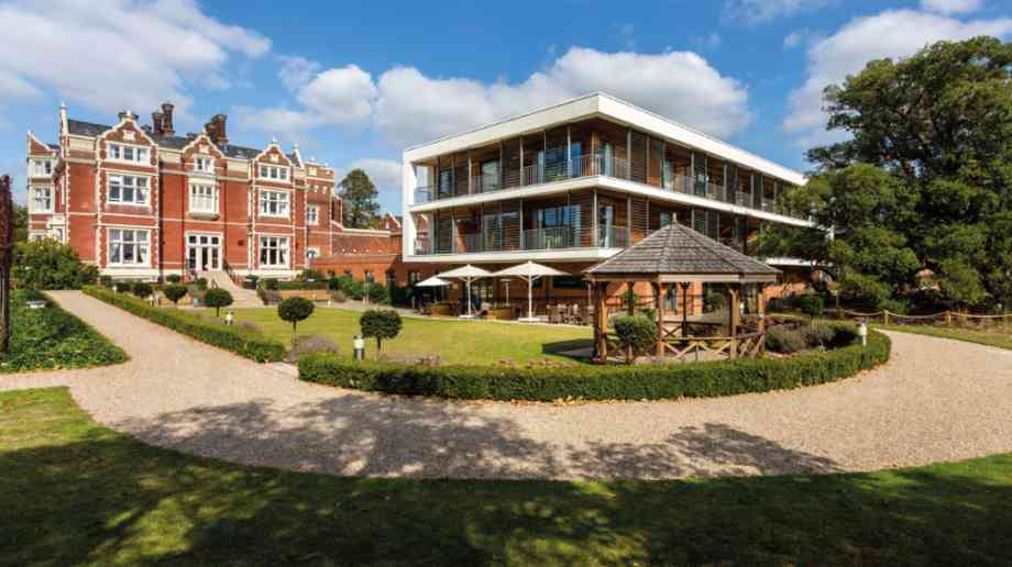 Hotel in the scenic countryside. Hotel in the scenic countryside.